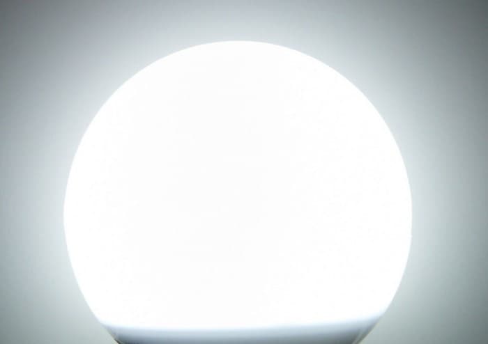 LED žárovka E27 LU12W 260° - náhled 2