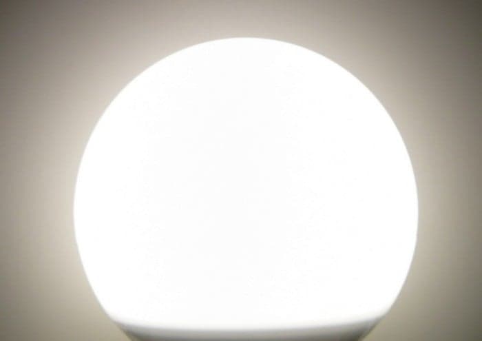 LED žárovka E27 EV9W-DIM stmívatelná - náhled 4